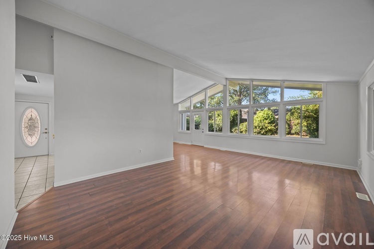 2003 Forest Hill Drive 6 Beds Single Family Home for Rent - Photo gallery 4