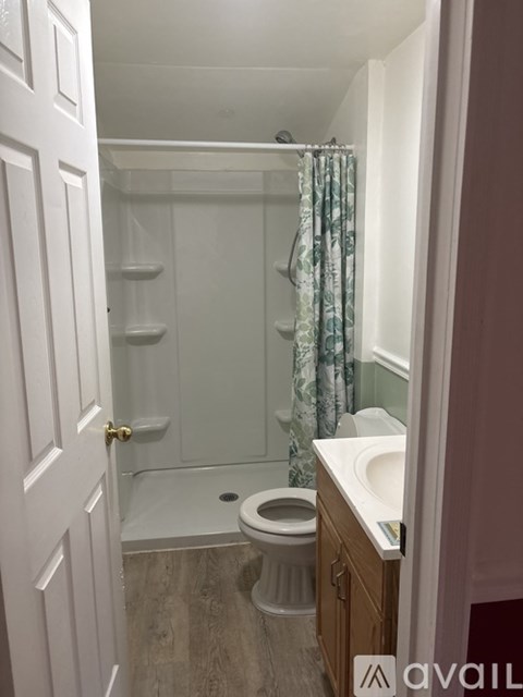 A bathroom with a toilet, sink, and bathtub.