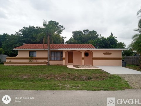 1439 Glick Dr 3 Beds Apartment for Rent