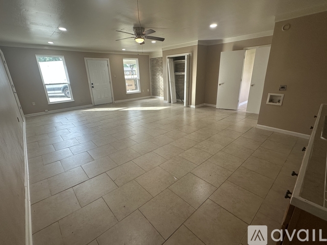 940 Robbie Street Studio Townhouse for Rent - Photo gallery 4