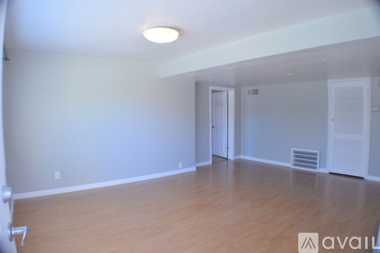E 9th Ave 2 Beds Apartment for Rent - Photo gallery 4