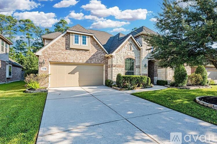 A house with a garage and a driveway is shown in the image.