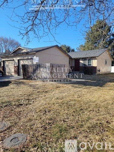 2007 S Locust St 3 Beds Apartment for Rent