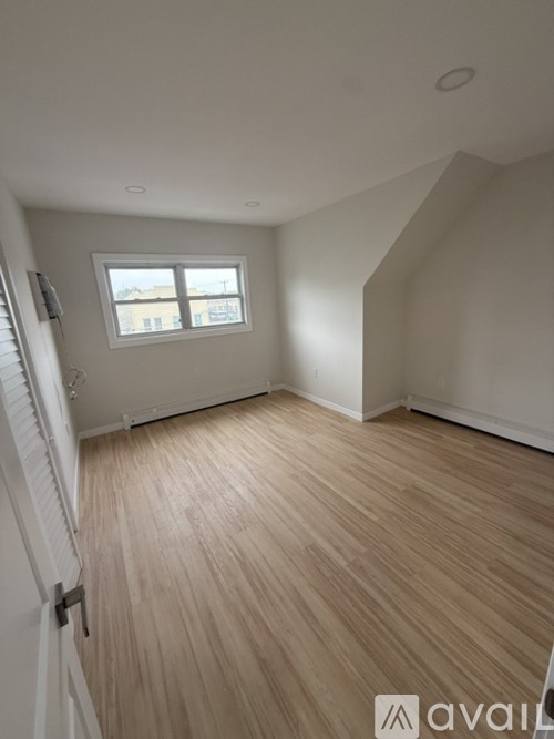 164 Beach Street 4 Beds Single Family Home for Rent - Photo gallery 2