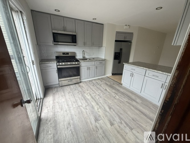164 Beach Street 4 Beds Single Family Home for Rent - Photo gallery 5