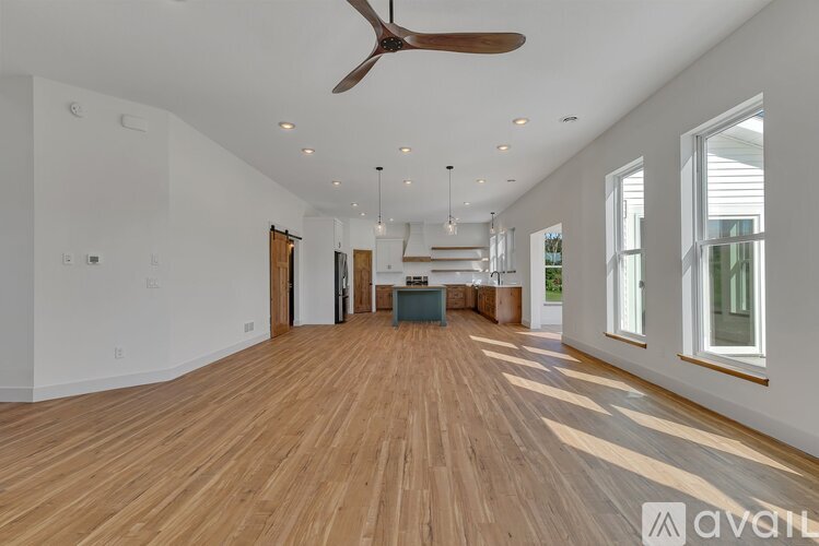 6675 Captains Drive Northwest 5 Beds Single Family Home for Rent - Photo gallery 4
