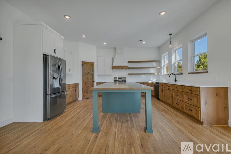 6675 Captains Drive Northwest 5 Beds Single Family Home for Rent - Photo gallery 5