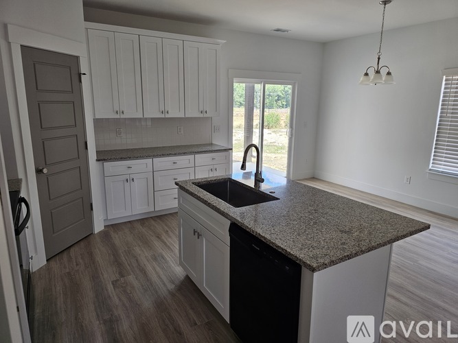 225 Essex Drive 3 Beds Single Family Home for Rent - Photo gallery 4