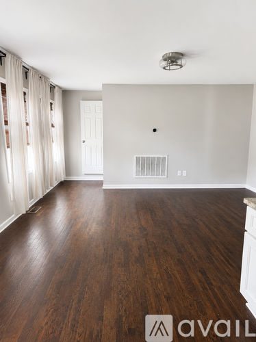 518 East Trinity Lane 3 Beds Single Family Home for Rent - Photo gallery 4