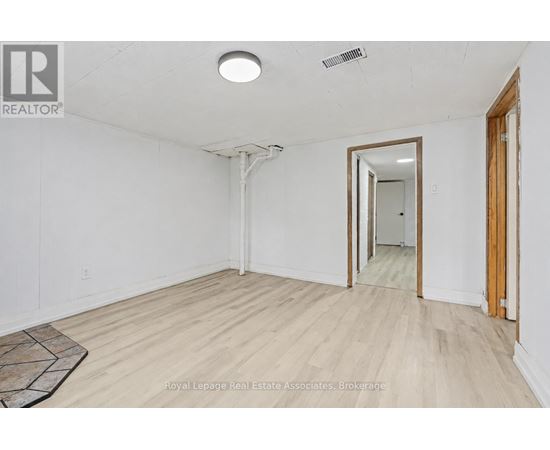 18 SHELLEY STREET 1 House for Rent - Photo gallery 2