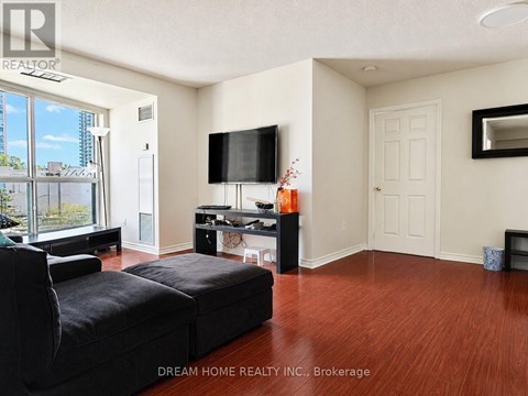 216 - 7 LORRAINE DRIVE 3 Beds Apartment for Rent