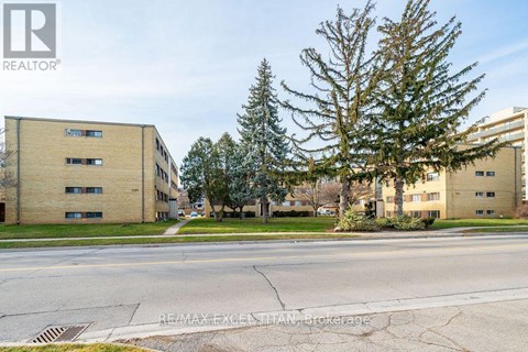 9 - 799 ROBINSON STREET 2 Beds Apartment for Rent