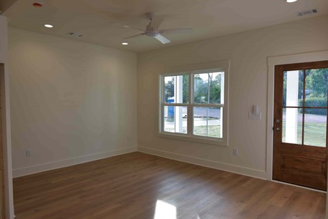 1070 Moreland Drive 3 Beds Apartment for Rent