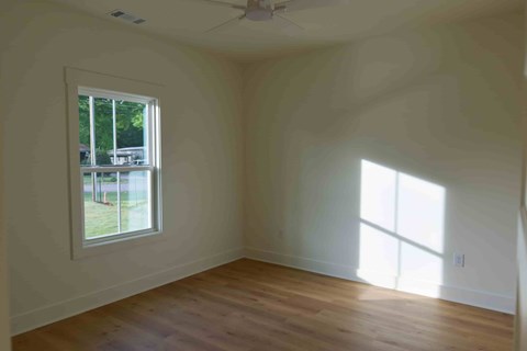 1070 Moreland Drive 3 Beds Apartment for Rent