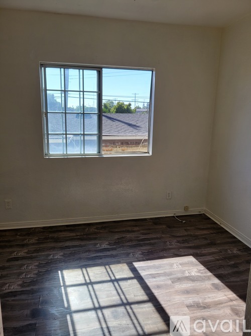 1305 East 56th Street 2 Beds Apartment for Rent - Photo gallery 4