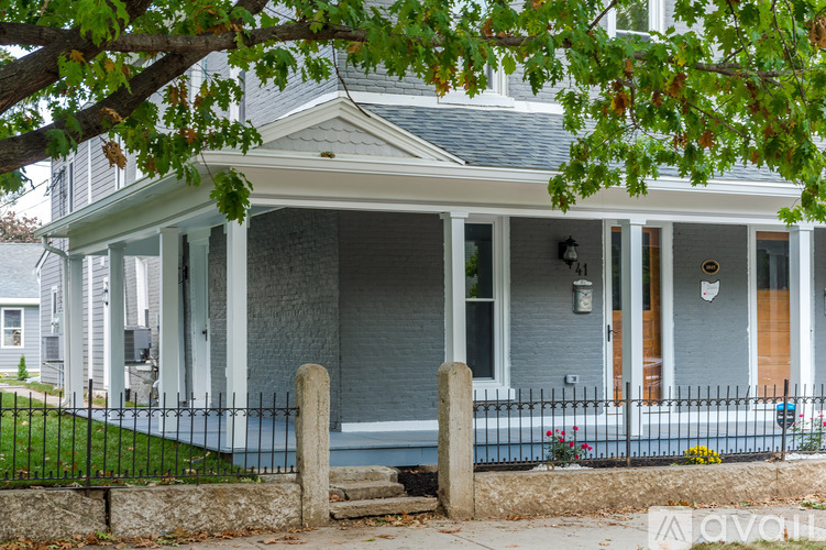 41 Green St 3 Beds Single Family Home for Rent - Photo gallery 2