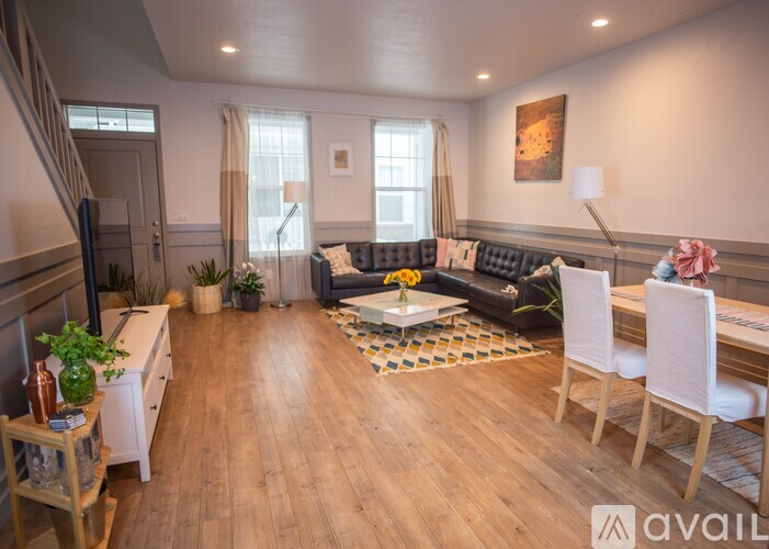 250 East Ellen Lane 3 Beds Single Family Home for Rent - Photo gallery 2