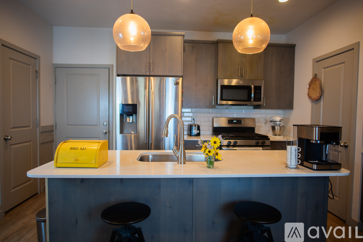 250 East Ellen Lane 3 Beds Single Family Home for Rent - Photo gallery 3