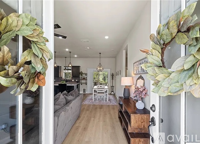 4902 Goliad Drive 3 Beds Single Family Home for Rent - Photo gallery 2