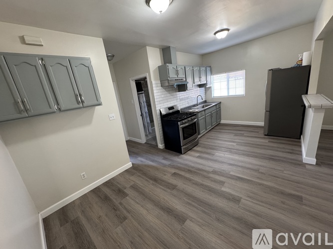 2435 1/2 E Boulder St 2 Beds Apartment for Rent - Photo gallery 3