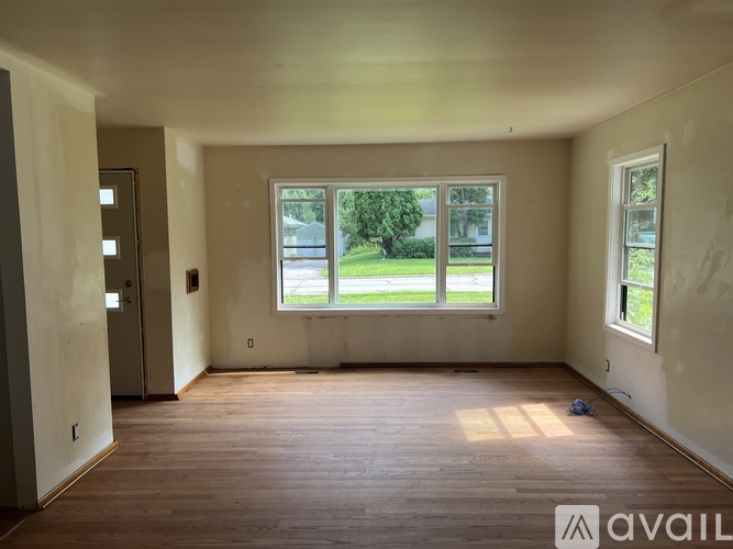706 Whiting Avenue 4 Beds Single Family Home for Rent - Photo gallery 1