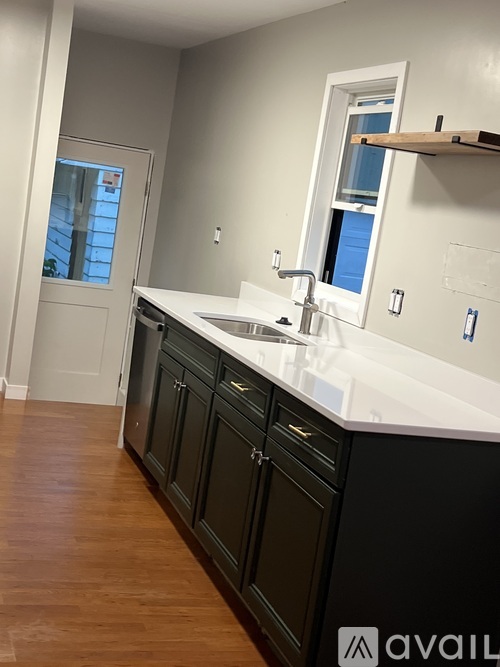 706 Whiting Avenue 4 Beds Single Family Home for Rent - Photo gallery 4