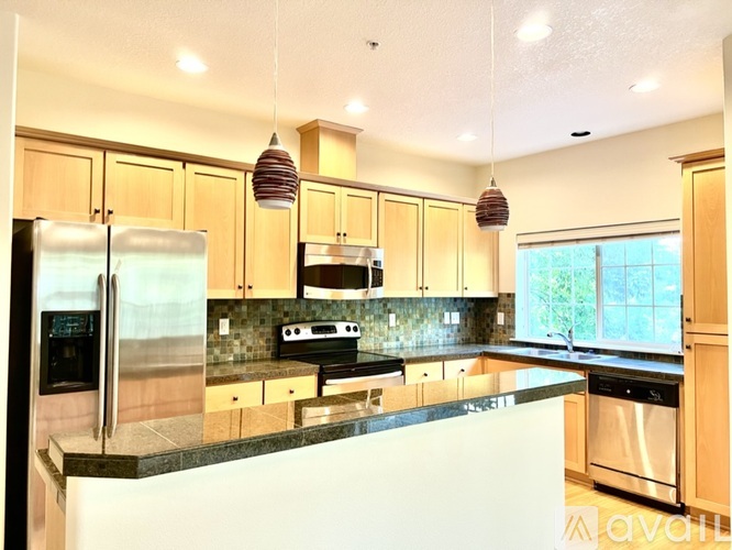 8005 NE Rockne Way 3 Beds Condo for Rent - Photo gallery 5