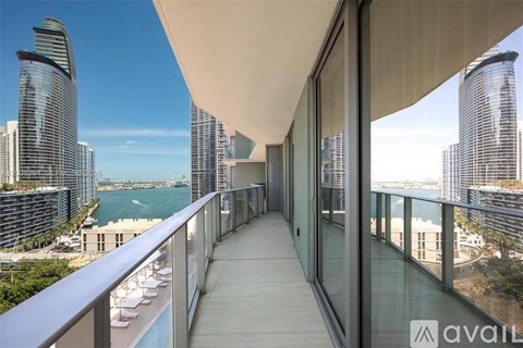 77 SE 5Th St 2 Beds Apartment for Rent