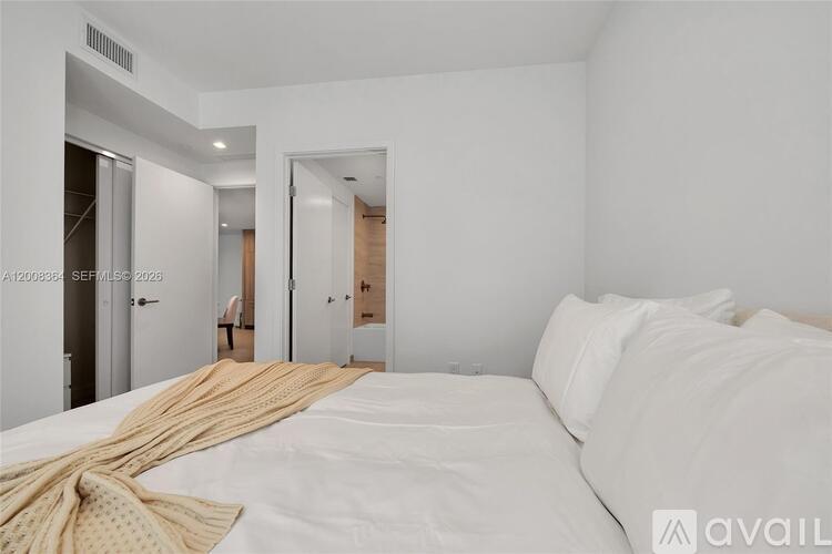 77 SE 5th St 2 Beds Condo for Rent - Photo gallery 4