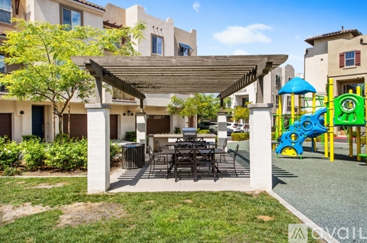 429 Lake Shore Way 3 Beds Townhouse for Rent - Photo gallery 1