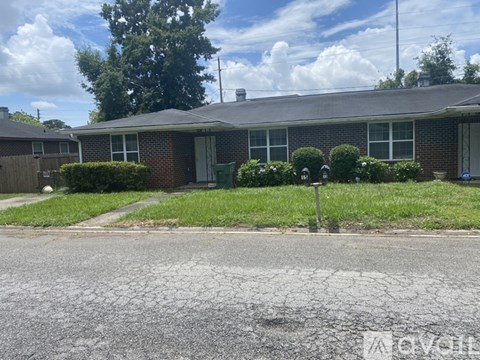 15 Seneca Road 3 Beds Apartment for Rent