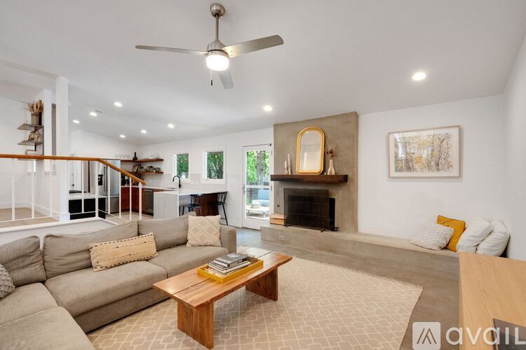 2502 Side Cove 4 Beds Single Family Home for Rent - Photo gallery 3