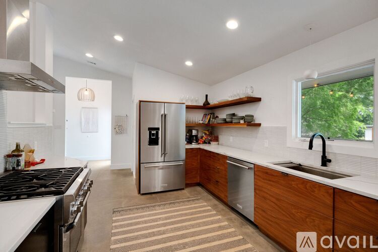 2502 Side Cove 4 Beds Single Family Home for Rent - Photo gallery 5