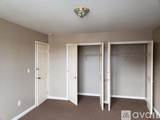 A room with a carpeted floor and a ceiling light.