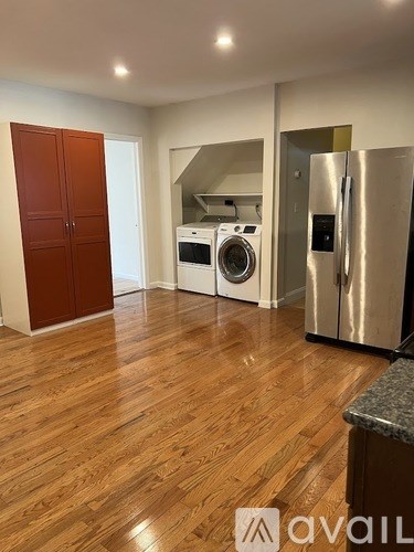 82 Chestnut Street 3 Beds Apartment for Rent