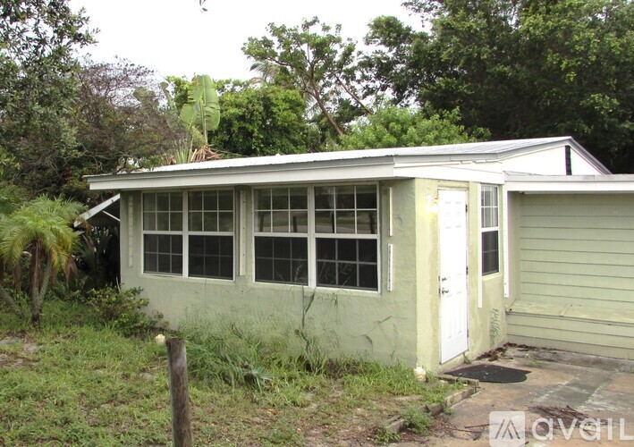 1775 NE Dixie Hwy 2 Beds Single Family Home for Rent - Photo gallery 1
