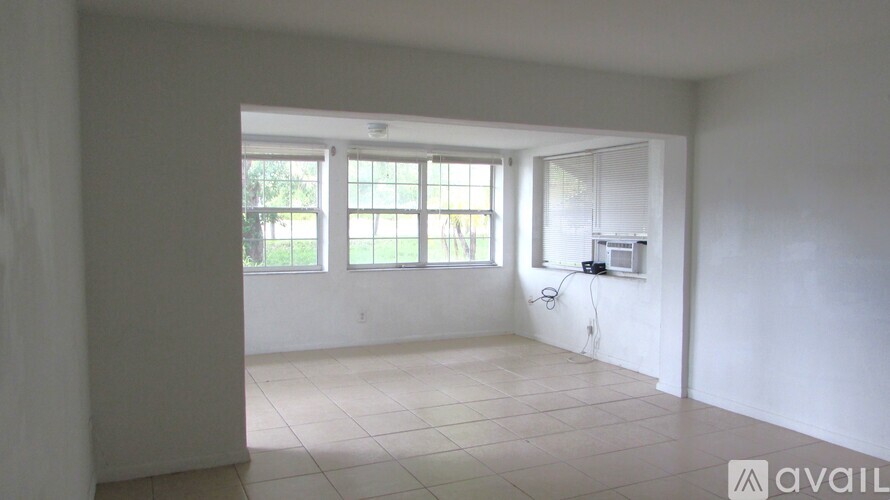 1775 NE Dixie Hwy 2 Beds Single Family Home for Rent - Photo gallery 2
