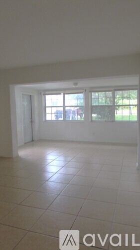 1775 NE Dixie Hwy 2 Beds Single Family Home for Rent - Photo gallery 4