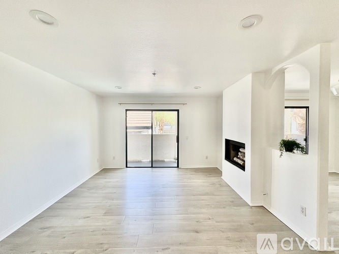 17735 Kinzie Street 2 Beds Single Family Home for Rent - Photo gallery 3