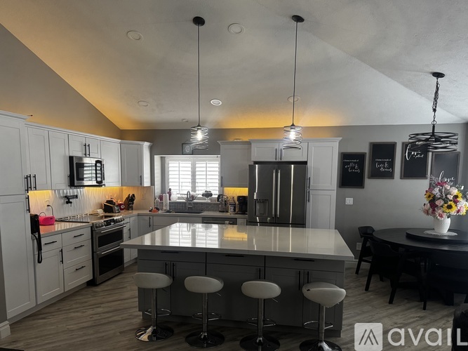 4281 3630 West 7 Beds Single Family Home for Rent - Photo gallery 3