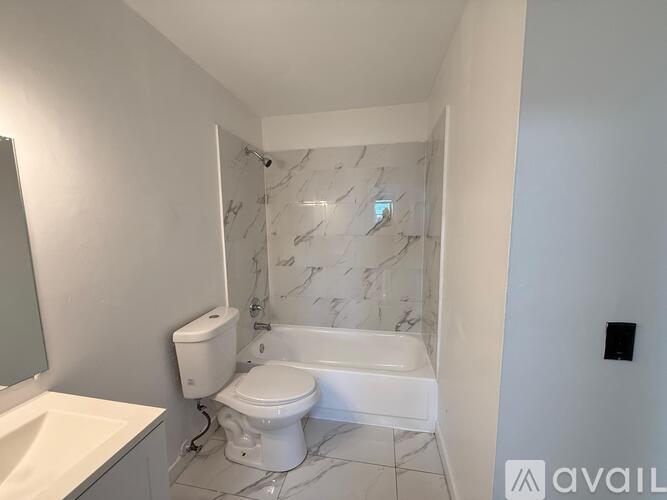12215 W Dixie Hwy 2 Beds Apartment for Rent - Photo gallery 5