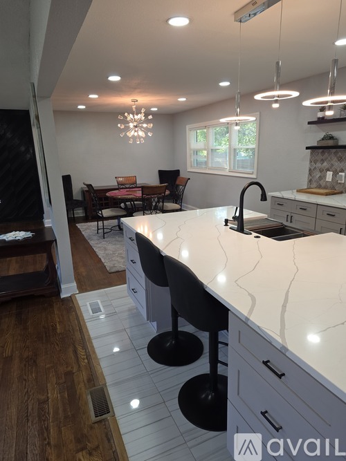 927 11th Street 4 Beds Single Family Home for Rent - Photo gallery 2