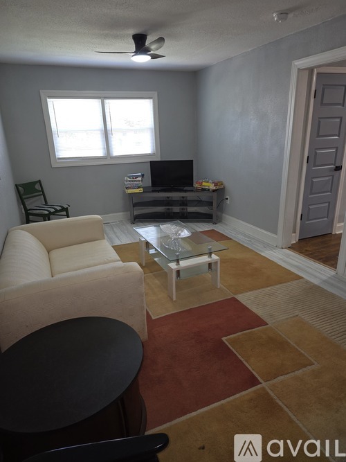927 11th Street 4 Beds Single Family Home for Rent - Photo gallery 4