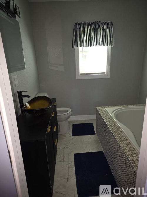 927 11th Street 4 Beds Single Family Home for Rent - Photo gallery 5