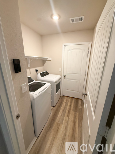 4805 Prospector Drive 3 Beds Single Family Home for Rent - Photo gallery 3