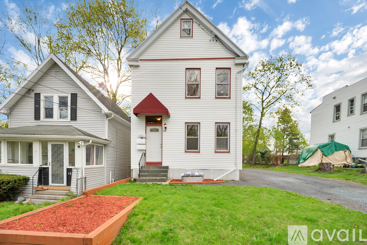 185 Ford Avenue 2 Beds Apartment for Rent - Photo gallery 1