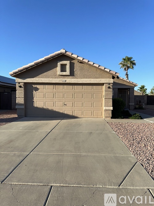 15743 West Elm Street 3 Beds Single Family Home for Rent - Photo gallery 2