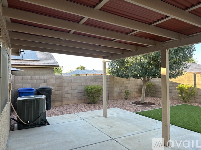 15743 West Elm Street 3 Beds Single Family Home for Rent - Photo gallery 5