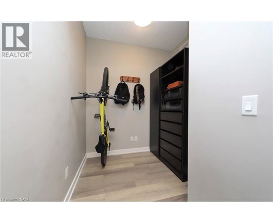 5240 DUNDAS Street Unit# B504 2 Beds Apartment, Condo, Home for Rent - Photo gallery 4