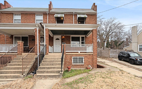 414 Chesapeake St SE 6 Beds Apartment for Rent